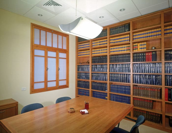 עיצוב חדר ישיבות במשרד עורכי דין